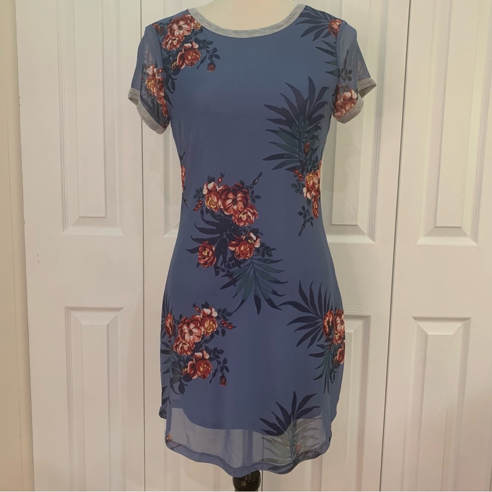 NWT No Comment SzSm powder blue floral lined round neck short fitted dress